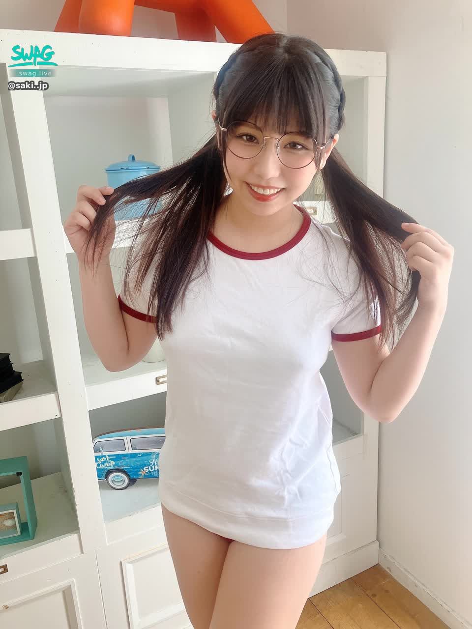  : 