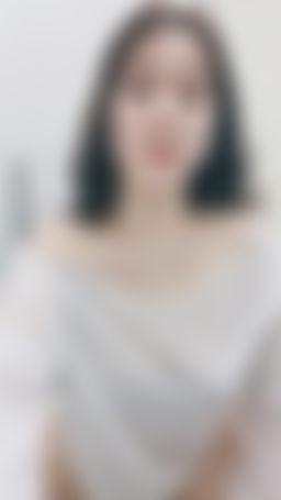 z*****8 : 白色套装，哥哥爱吗？
