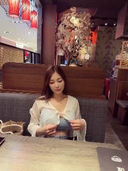 sexy_boa : 💋想幫寶兒拆個禮物嗎？🥰💓💗