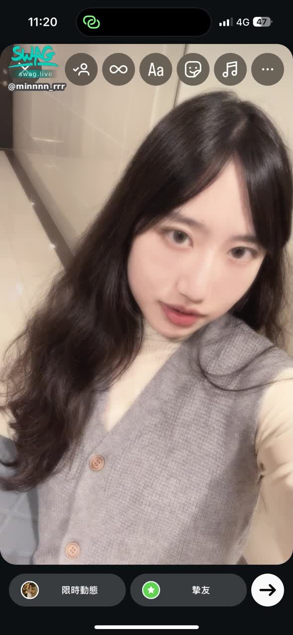 minnnn_rrr : 🌾嗨嗨～我是米兒💕

是剛從國立大學畢業展開業務生活的小女孩😈
甜甜又愛吃的小吃貨🤤
別靠我太近 小心被吃掉喲！

最近…要準備獻出我的第一次.......
直播啦！（緊張緊張）可以幫我跟梁靜茹借一點勇氣嗎🥹

有沒有小米寶們在偷偷在期待😳
私訊我讓我知道你們在等我喲💗