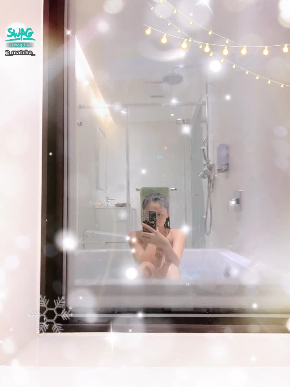  : June is my birthday month ❤ Please help me think about what kind of activities I want to organize! Send me a private message with a proposal 🥰 If I think it's good, I'll adopt it. 😉 I will give you a mysterious gift 🎁🎁🎁 #sexy #性感 #生活 #日常 #浴室 #騷 #長腿 #新人 #生日 #活動 #私訊