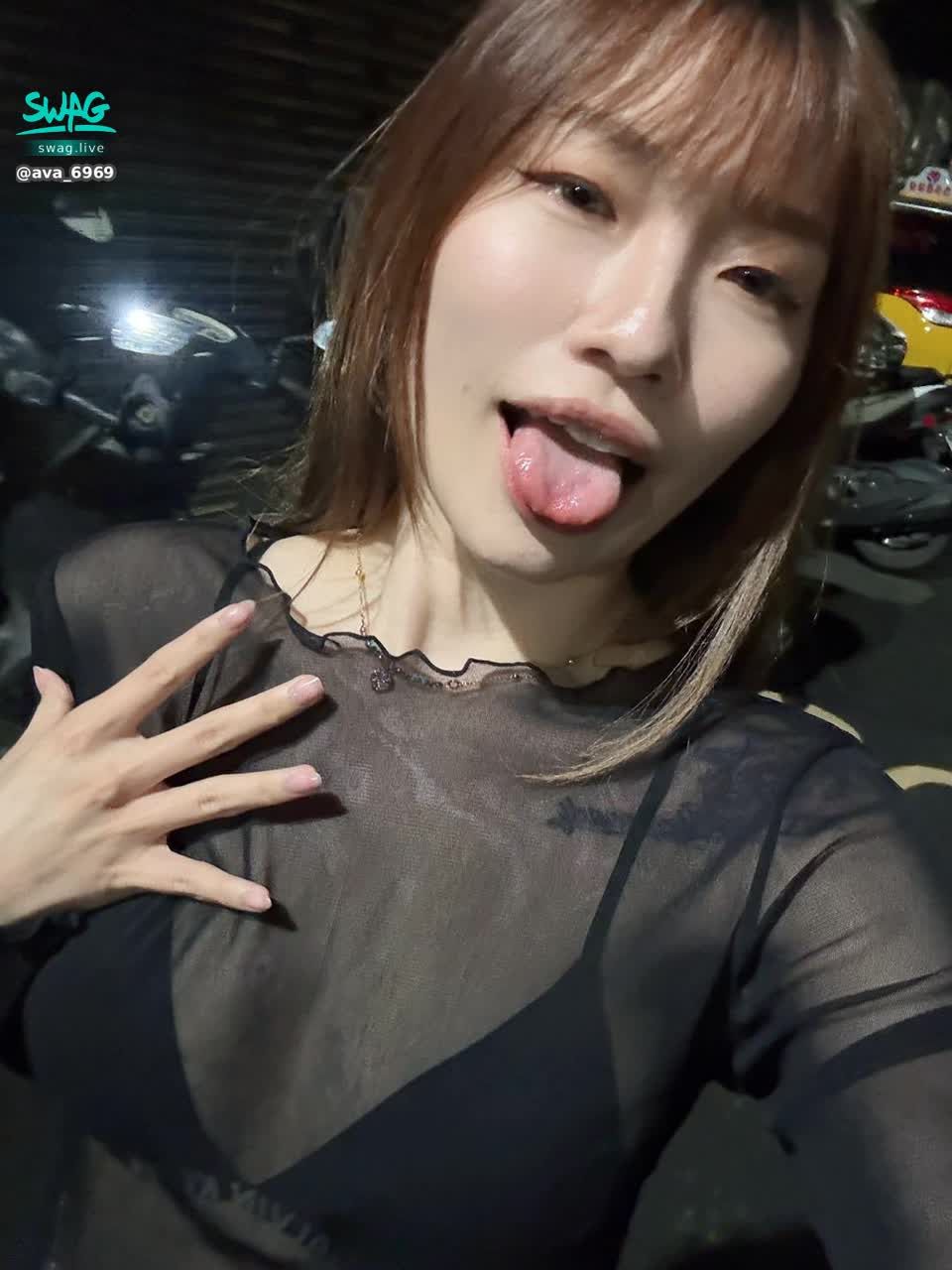 ava_6969 : 6/5 ktv唱歌日‼️
21:30-22:00 會上播唷❤️
滿30萬鑽換上學生服😈
想看下課後學生都在ktv做什麼嗎‼️
還不趕緊鎖定直播間‼️
直播當日有小活動驚喜唷❤️
#主題直播