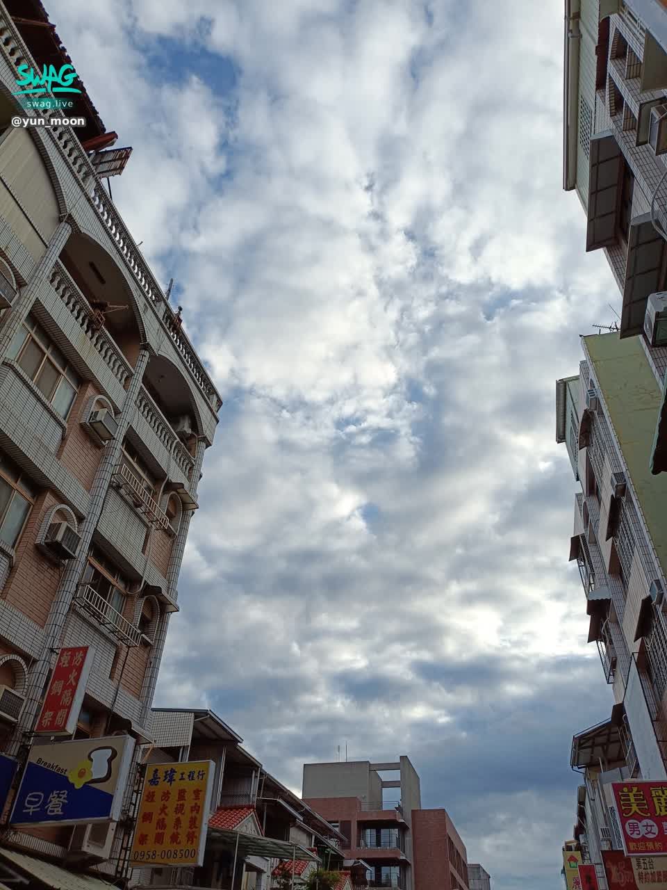 yun_moon : 今天天氣陰陰的，大家出門要記得攜帶雨具唷~