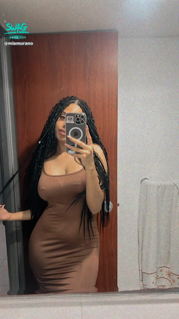 miamurano : Come here to say hi 👅