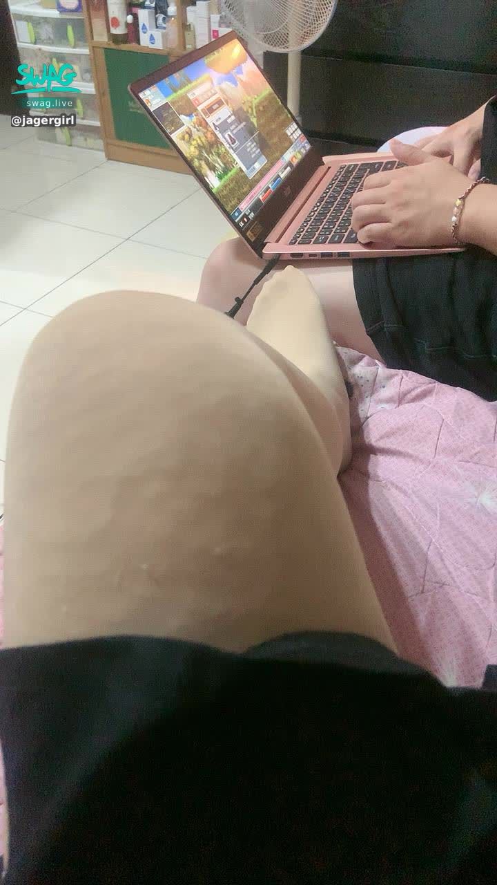 jagergirl : 今晚閨蜜來陪睡❤️下一篇想看我調戲我閨蜜的快來解鎖🔓