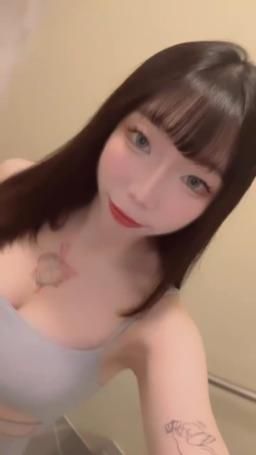 vivi_sweet : 今天 Vivi 發燒不能給你們直播了🥺
原本我答應好你們10:30的🥲
超級不舒服對不起明天好一點再補償你們♥️