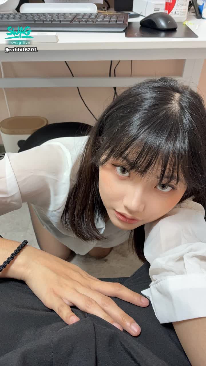 rabbit6201 : Babe寶寶我最近感冒沒聲音不直播🥺 發個照片彌補寶寶😗❤️