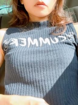 lizbaby : 偷偷在車後座掀衣露奶
#露點 #貧乳 #內衣
