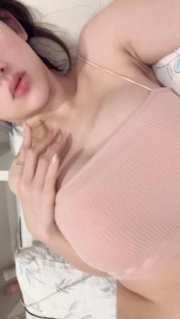 bonbonbabe : 回歸福利🔥私訊我領小丁美尻火辣照🤤鮑鮑隔著丁字褲都快濕潤了啦💦