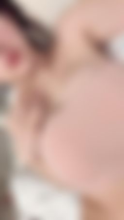 bonbonbabe : 回歸福利🔥私訊我領小丁美尻火辣照🤤鮑鮑隔著丁字褲都快濕潤了啦💦