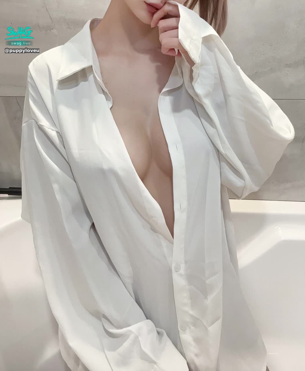 puppyloveu : Oops…你看見了什麼👀

 1️⃣按下「追蹤」不會錯過怕筆的直播
 2️⃣看看「影片」➕「限動」先看我多騷
 3️⃣私訊 「怕筆本人」回覆 來跟我純❤️約會

I’m 怕筆✏️護理界🔞暗黑小曾莞婷💓