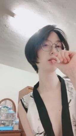 lynnbae : 閉嘴 帥的人先說話
#露臉