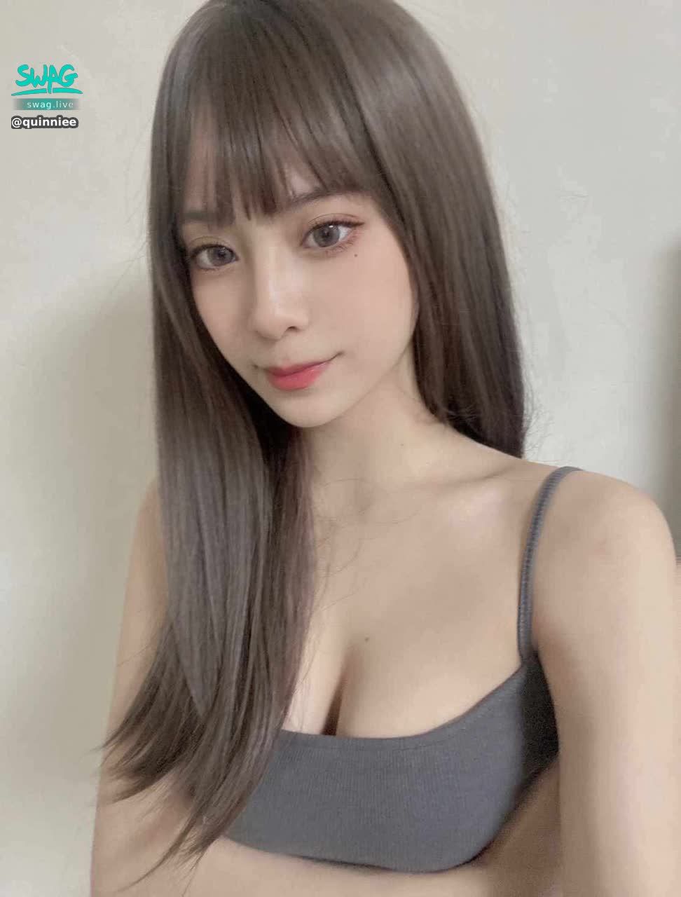 quinniee : 我給了他們想看的樣子，
他們卻沒想看我真正的樣子。
原來被喜歡，不等於被在乎。