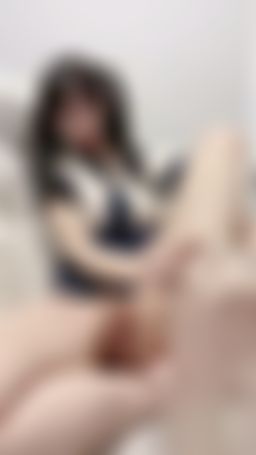miyukibaby : 超誘惑制服美腿穿絲襪😘😘最喜歡直穿襪襪！