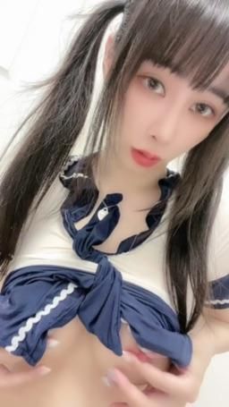miyukibaby : 玩點點玩硬硬了😻😻想吸舔粉粉點點嗎？
