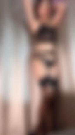candy_cherry : 夜晚的小兔仔🐰請問大野狼在哪裡～