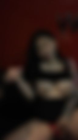 hua_063 : 一邊吃屌一邊自摸⋯服務生也想加入了⋯⋯可以給我兩隻肉棒嗎⋯