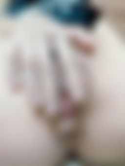 lizbaby : 直接把腿張開露出及掰開小穴
#穴穴 #騷穴 #露穴
