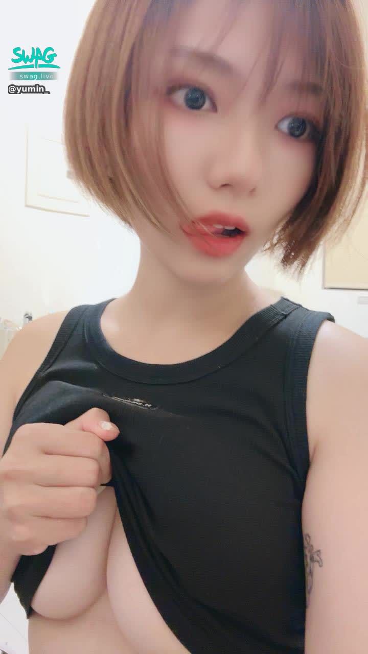 yumin_ : 啊啊啊啊 書唸不完了！
咪菇6/18 晚上9:00回來直播呦
