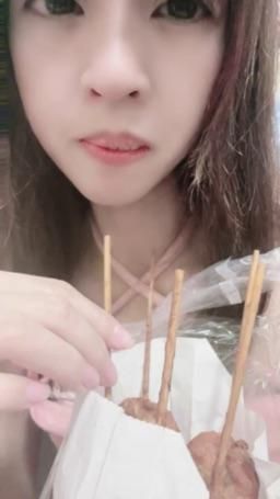 lovemeredith : 五隻豆乳雞翅，要不要分你吃，你也掏出雞給我吃呦