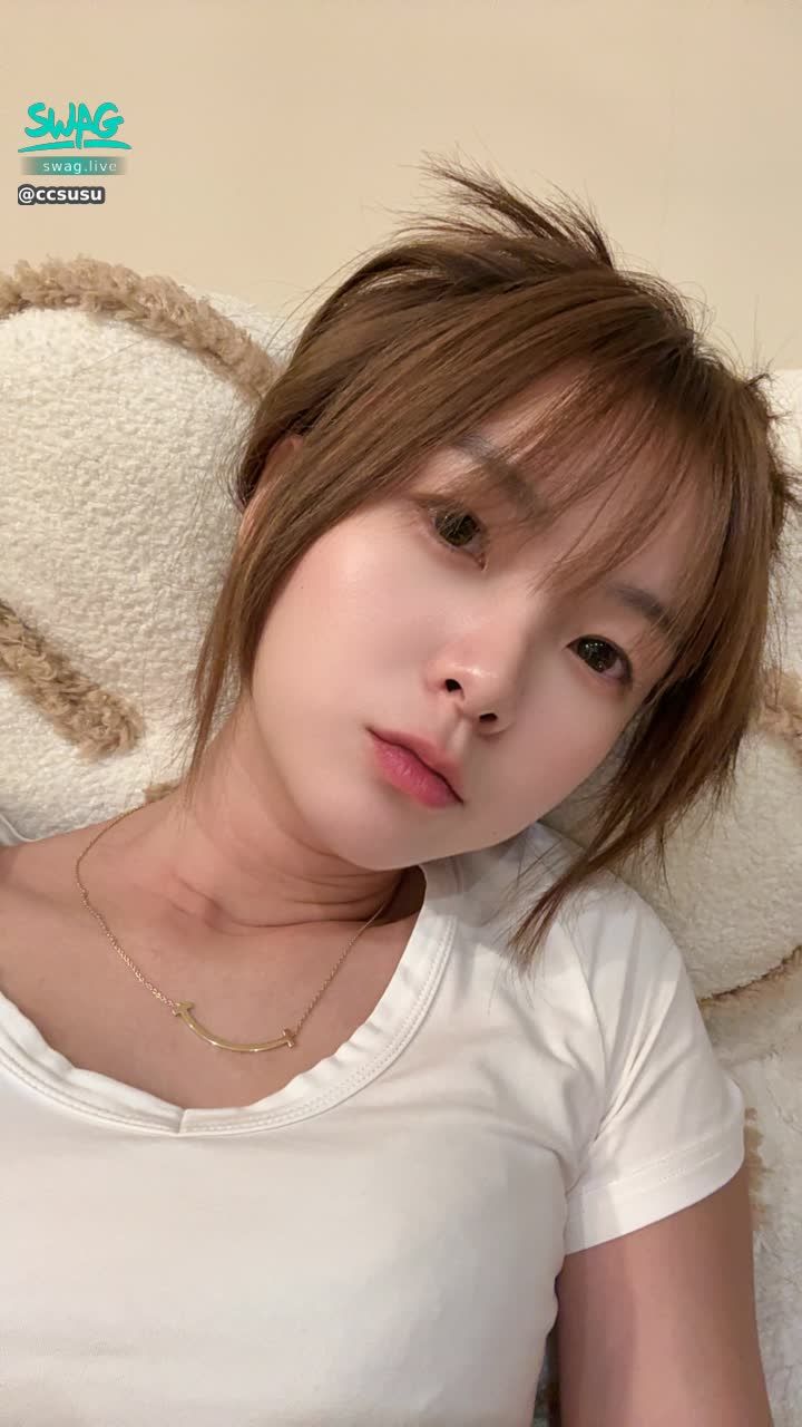 ccsusu : 23：00 上播聊天♥️ 每天都被瞌睡蟲綁架😆