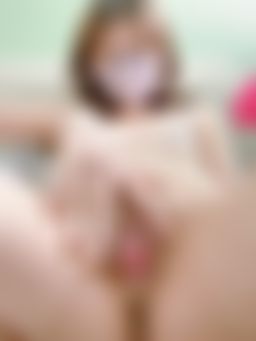 lizbaby : 玩具塞進騷穴裡，好多水好濕
#玩具 #露穴 #穴穴 #騷穴 #騷