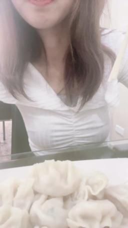 lovemeredith : 吃水餃，10顆45元，普通便宜，等你帶我去吃好吃的