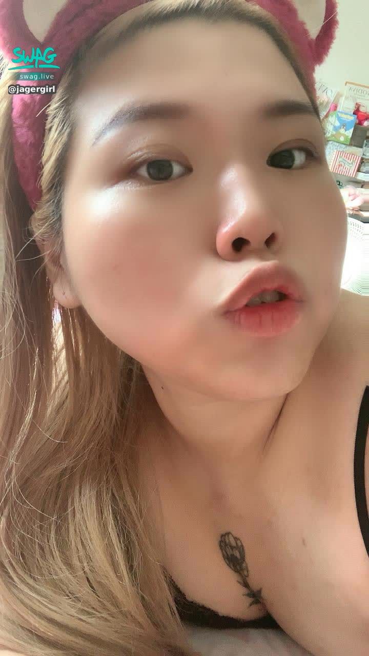 jagergirl : 今天天氣快把我融化了🫠好熱好熱寶寶們可以給我清涼一下嗎