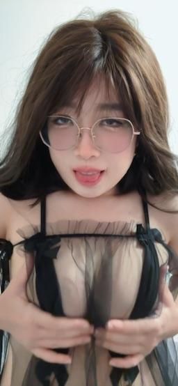 littlemilkmelon : 露臉愛撫、想要你Babe

之前有露臉寫真，所以鑽石要跟一樣