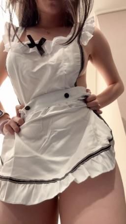sweetbooboo : 裸體圍裙正面版🤤
