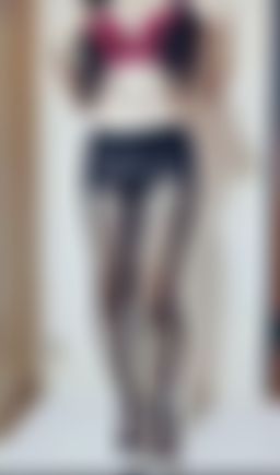 quanna : 實在性感的高跟鞋黑絲美腿裡面沒穿內褲🙈