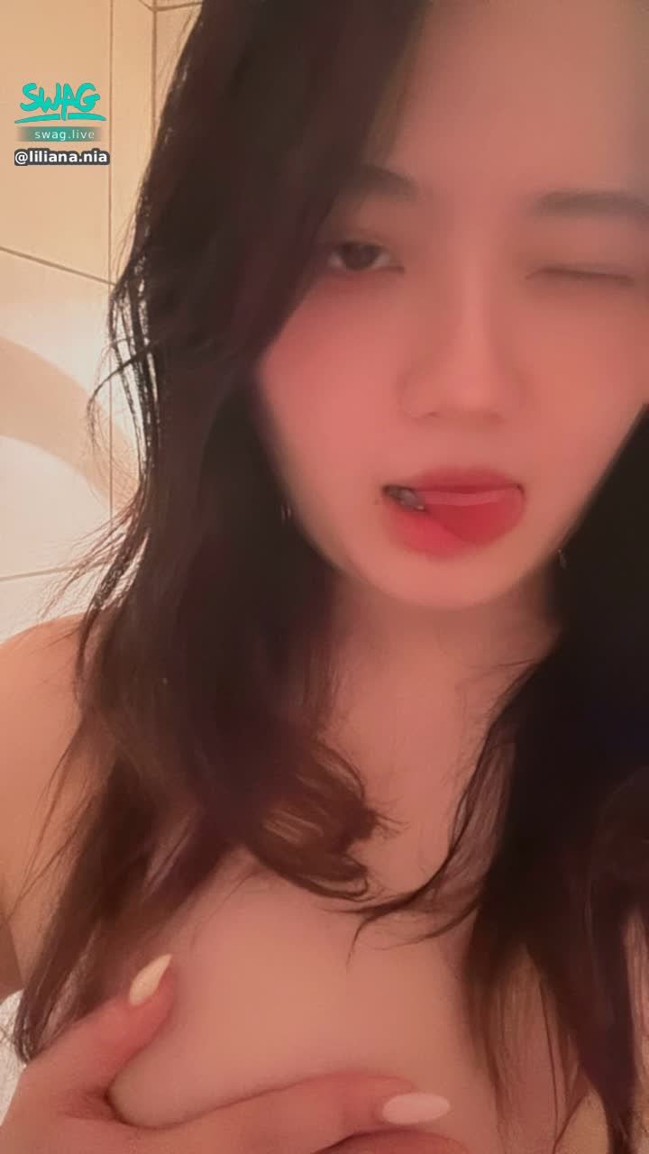  : New anchor Nia reports 🥰 6/20 (Fri) 21:00 on air 👄 Would you like to watch me take a shower live? If you want to watch, please send me a private message 😉 We'll open it again if there are more people. #新人 #sexy #性感 #生活 #浴室 #洗澡 #可愛 #露臉 #甜美 #私訊 #奶