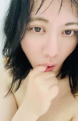  : ❤️ Licking fingers 🤌 Sexy face 😊😊

#樂樂 # #露臉 #愛撫 #性感 #騷 #白皙 #性感 #呻吟 #誘惑 #