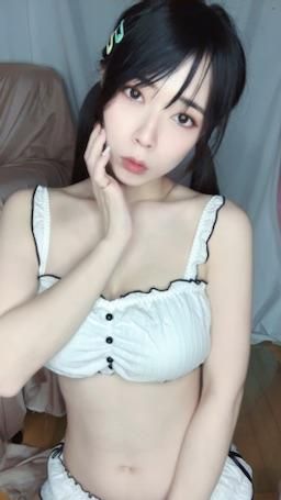 royababy : One minute ❤️ Do you like me to take off my clothes slowly in front of you?

Send two private messages "520 buds" to receive a 5 minute 20 second full-length video full of erotic words 🥰
A flying kiss gift can be exchanged for 3 private collection movies 😘😘😘
One person only once

@royababy 👈 Press Track
Screenshot the tracking screen and send a private message "I want to chase you" ❤️
Show your girlfriend your face in a hidden video ‼️