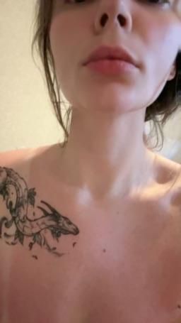 hotcaramel : suck dildo 🤤