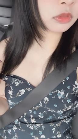 callie_ : 穿漂亮洋裝Babe會帶我出門玩還是回家玩😈