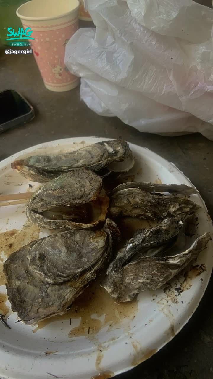 jagergirl : 團康日去溪邊烤肉🍖吃吃烤生蠔🦪補充體力哈哈哈哈😂