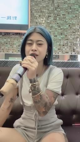 sexyestherr : 猜猜歌遊戲
私訊我歌名猜對送騷片一片「完整歌名」🤤🔥