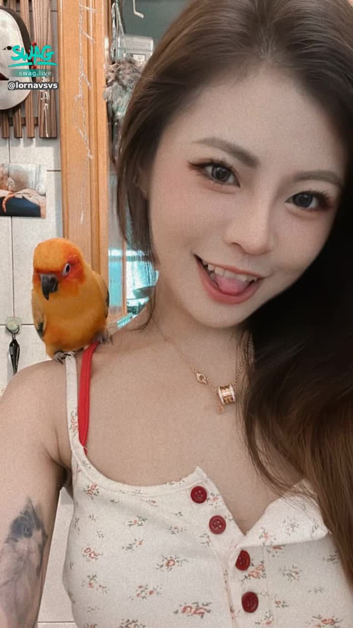 lornavsvs : Babe Am I cute?