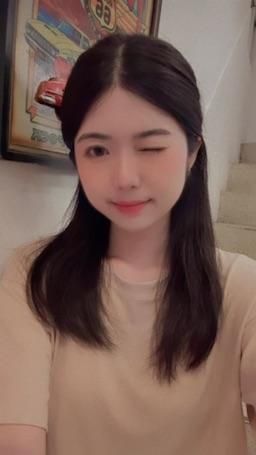 camilla_ : 是被哥哥們寵著的小公主呀💛