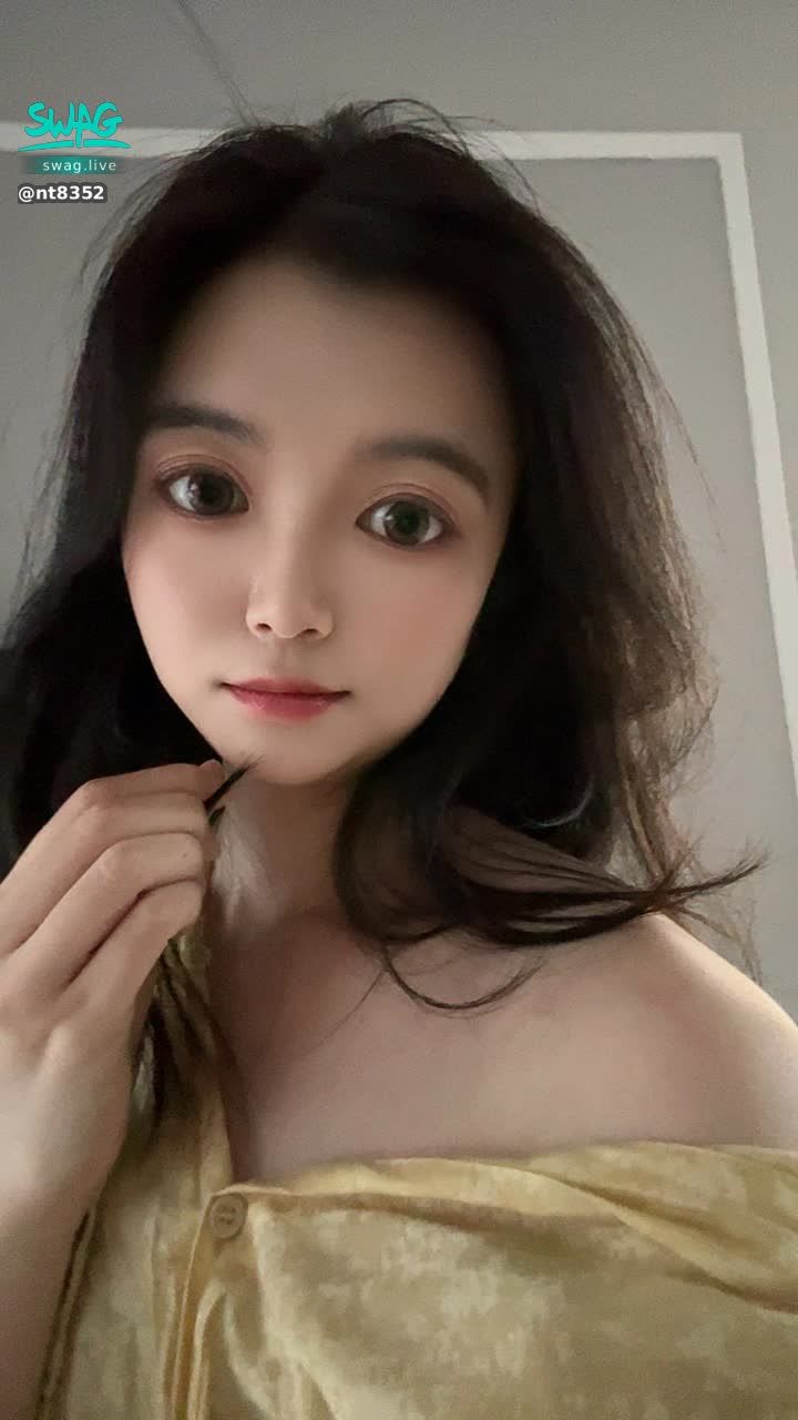 nt8352 : 头发乱糟糟的