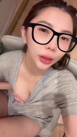 stellajs : 在我身上只有濕跟很濕的問題💦第一次做超香 ❤️私訊回饋來了❤️
🔖私訊5個沙灘球 換秘密照
🔖私訊1個防曬油 換驚喜包
🔖私訊1個墨鏡 換私藏影片（可客製）
🔖私訊1個比基尼 換3部超私藏影片

想找葡萄🍇低鑽約會可私訊詢問喔❤️