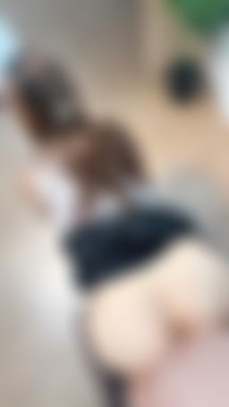 maggiebabe : 去拜訪朋友不知不覺朋友的弟弟也進來拜訪濕潤的騷穴