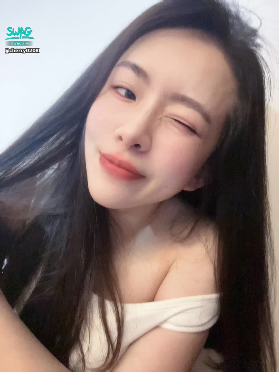cherry020800 : 6/24 (二) 晚上9點開播🥰
抓到我遲到的人～可以私訊我
換一部福利影片😂😂😂

#性感 #露臉 #奶 #大眼睛 #sexy #生活 #私訊 #可愛 #甜美
