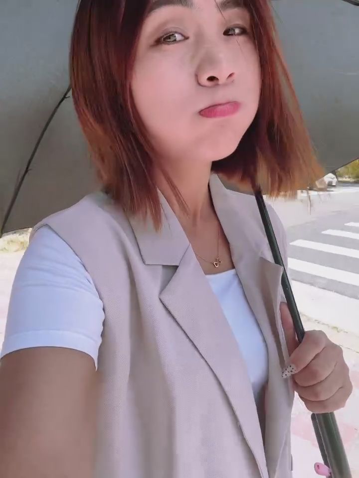 pizza_0705 : The weather is really hot recently 🌞
Everyone should be careful when going out and be sure to wear sunscreen!
If you get sunburned, Meilo will be sad. 😘

#戶外 #露臉 #可愛 #甜美 #sexy #日常 #生活 #單親