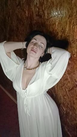 julielove : a sexy Goddess with an alluring gaze