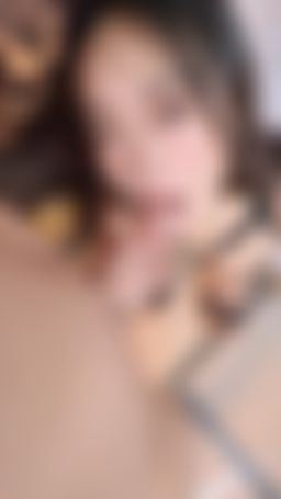 widthdr : 可愛女孩吃著大肉棒的甜蜜模樣❤️看了超硬真想射在她的臉上