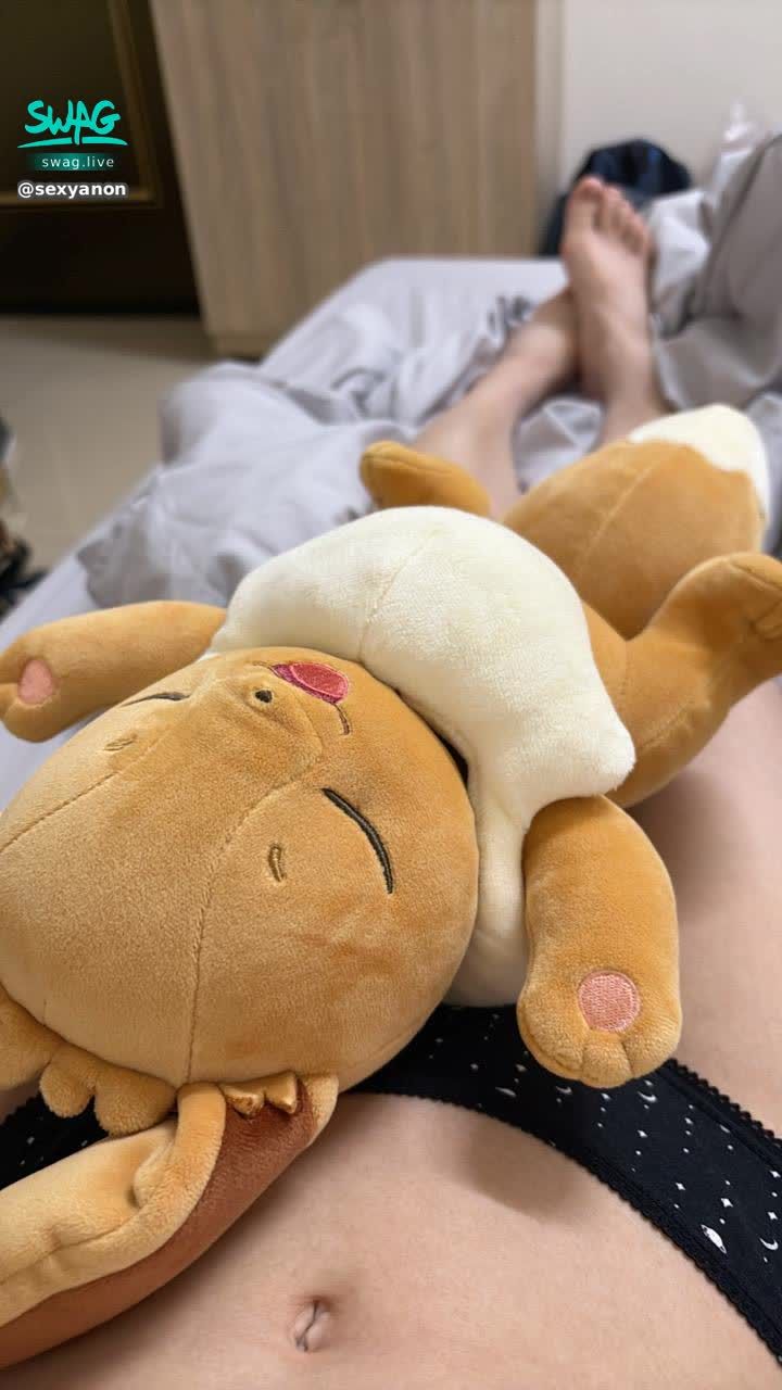 sexyanon : The next day after arriving at the new house, I haven’t finished sorting my things yet 🤣 The internet isn't ready yet, so there won't be a live broadcast tomorrow. 😫 Sad, I want to draw a card to show you