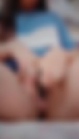 keysiah : #playing pussy using lipstick