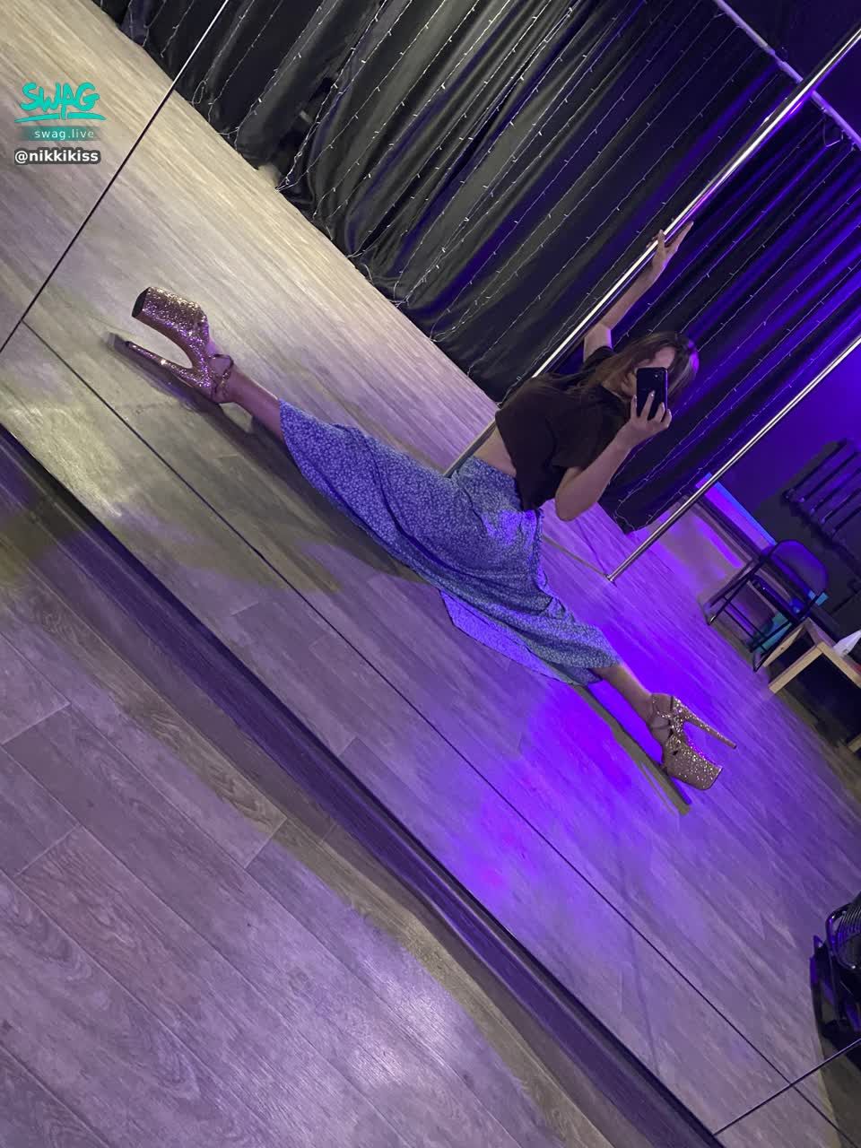 nikkikiss : leg-split